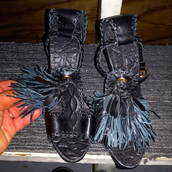 BCBGMAXAZRIA heels 👠 - Picture 1 of 4